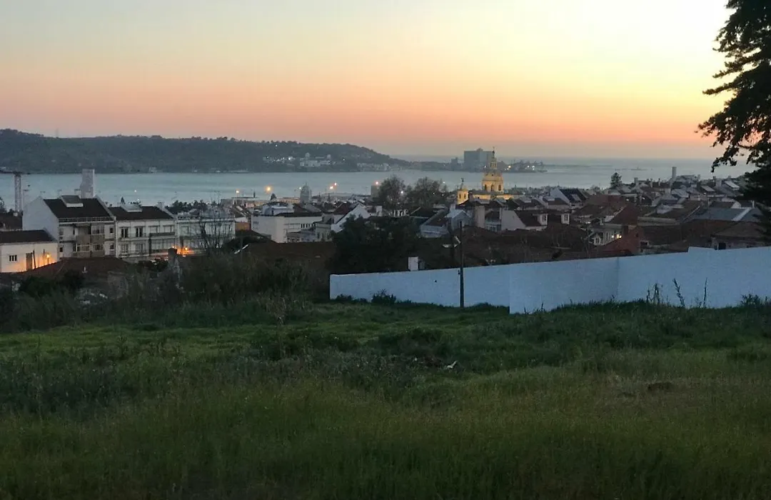 Excellent 2 Bedroom Apartment In Lisbon-1